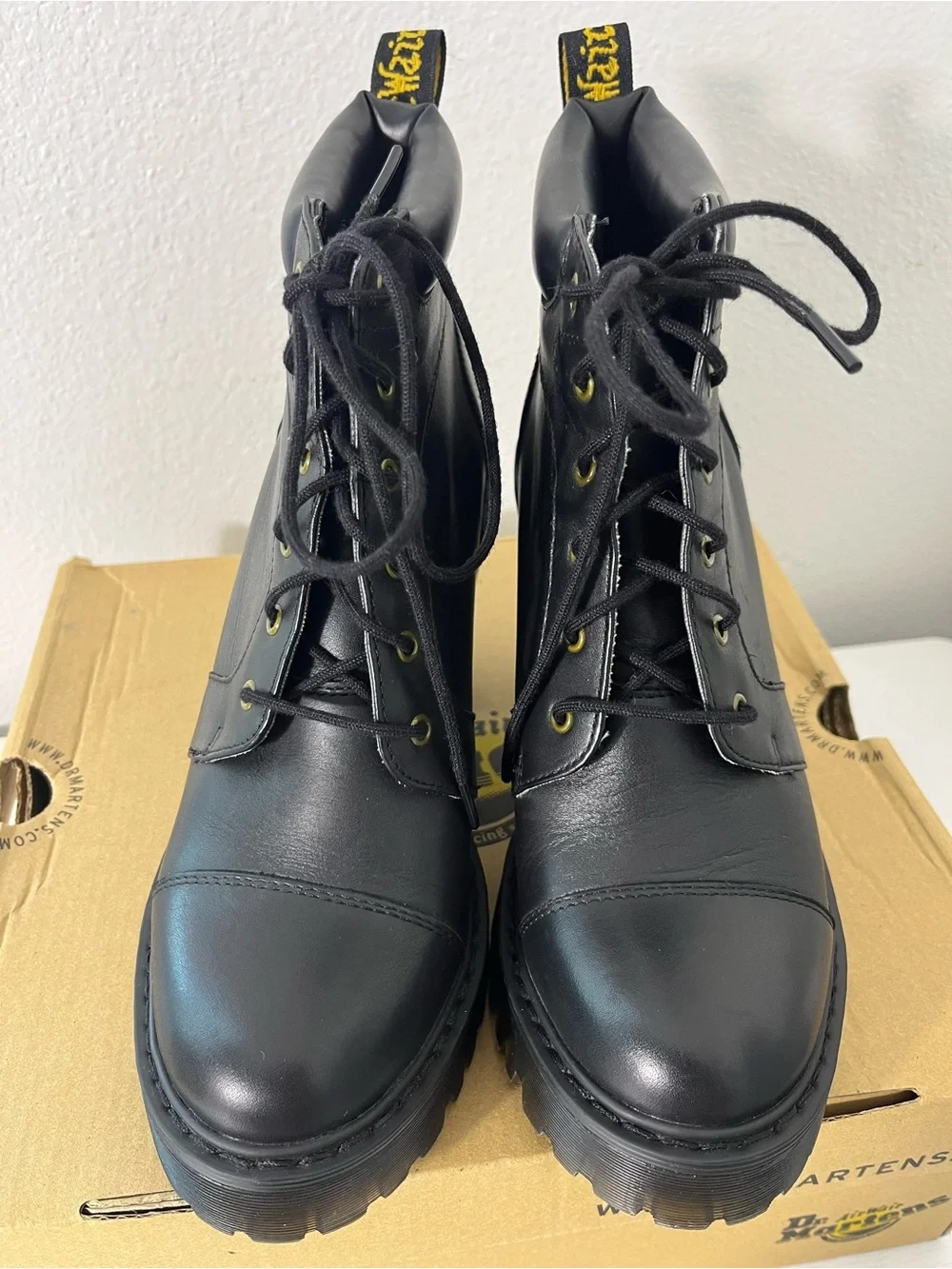NEW Dr. Martens Areril Leather Heeled Ankle Black Boots Lace Up Size 7